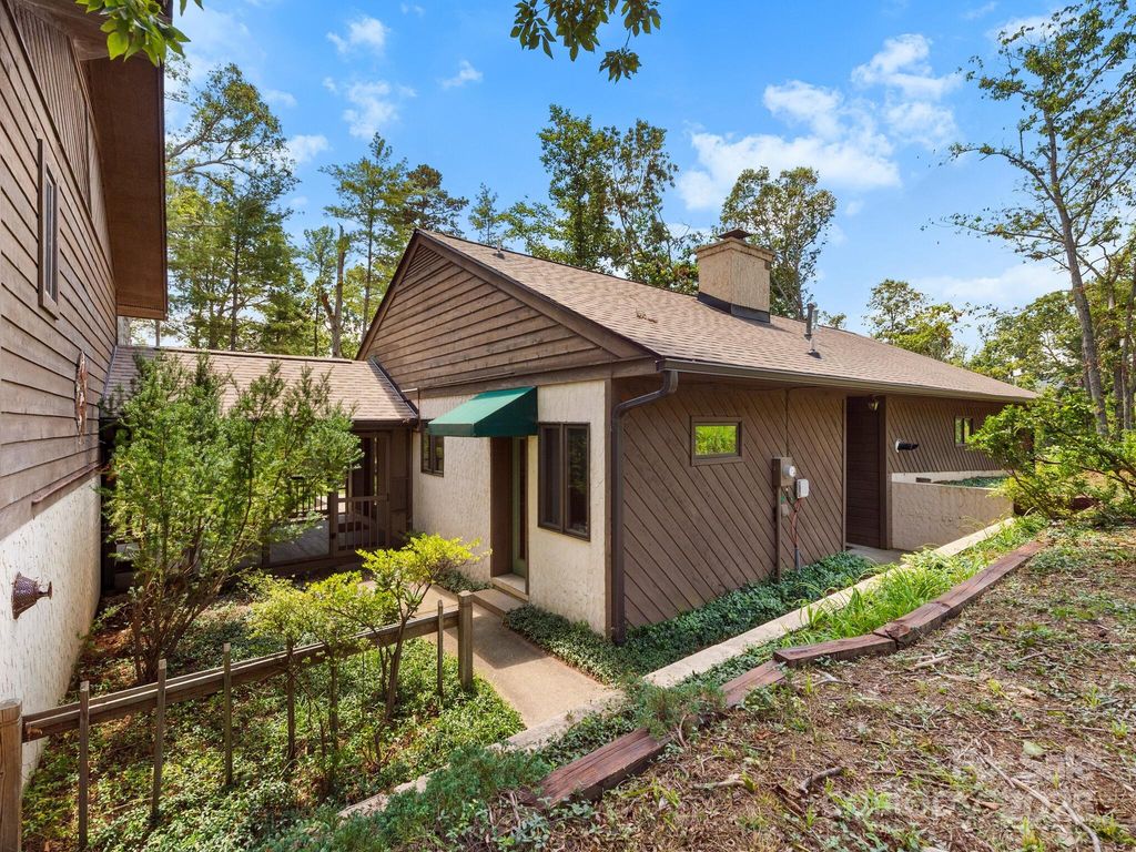 31 W Black Oak Drive, Asheville, NC 28804