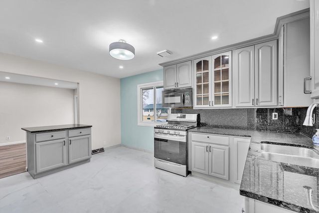 6655 W Brentwood AVENUE, Milwaukee, WI 53223