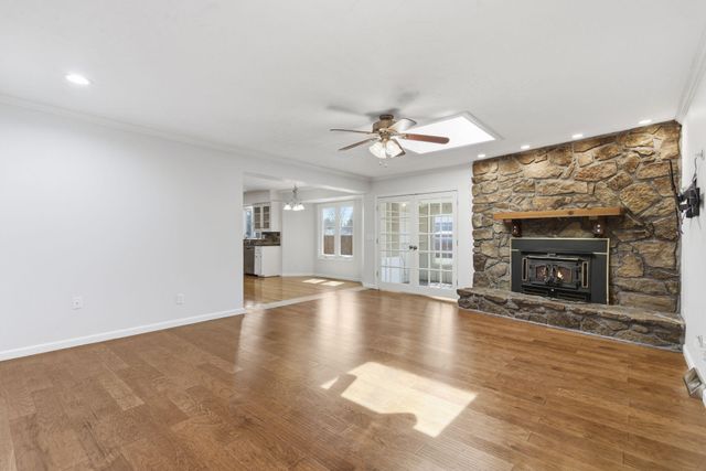 2466 E Cambridge Street, Springfield, MO 65804