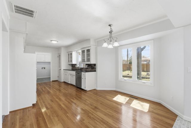 2466 E Cambridge Street, Springfield, MO 65804