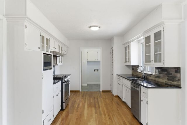 2466 E Cambridge Street, Springfield, MO 65804