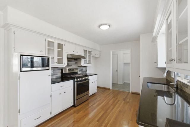 2466 E Cambridge Street, Springfield, MO 65804