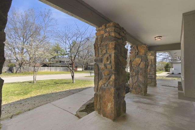 2466 E Cambridge Street, Springfield, MO 65804