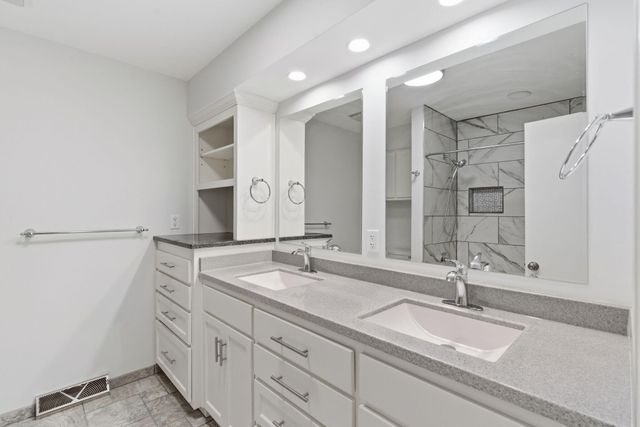 2466 E Cambridge Street, Springfield, MO 65804