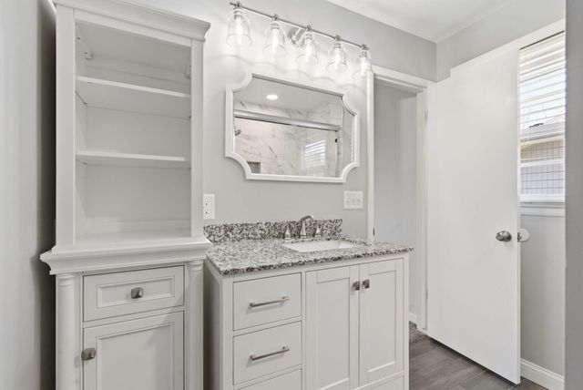 2466 E Cambridge Street, Springfield, MO 65804