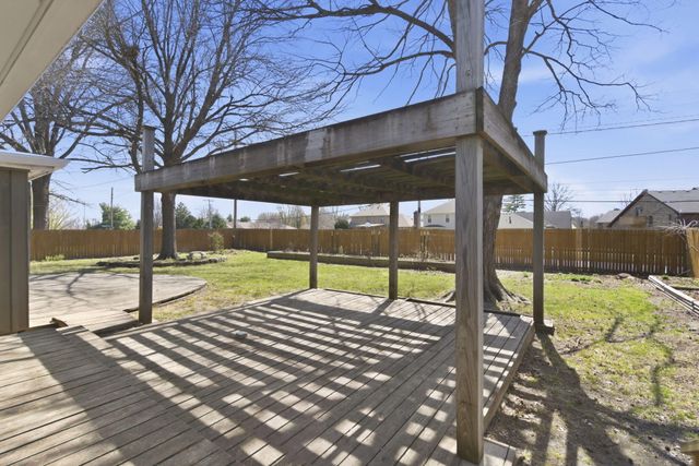 2466 E Cambridge Street, Springfield, MO 65804