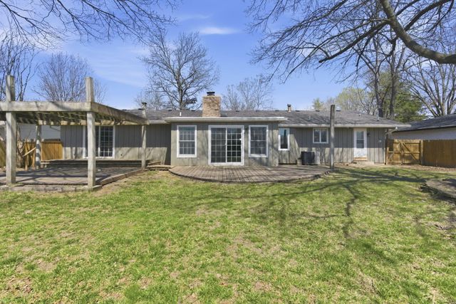2466 E Cambridge Street, Springfield, MO 65804