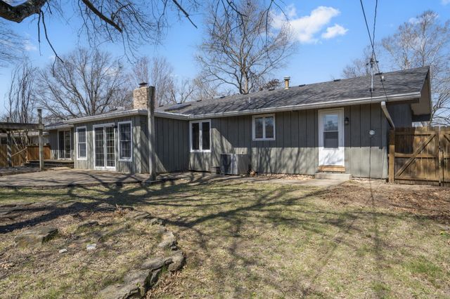 2466 E Cambridge Street, Springfield, MO 65804