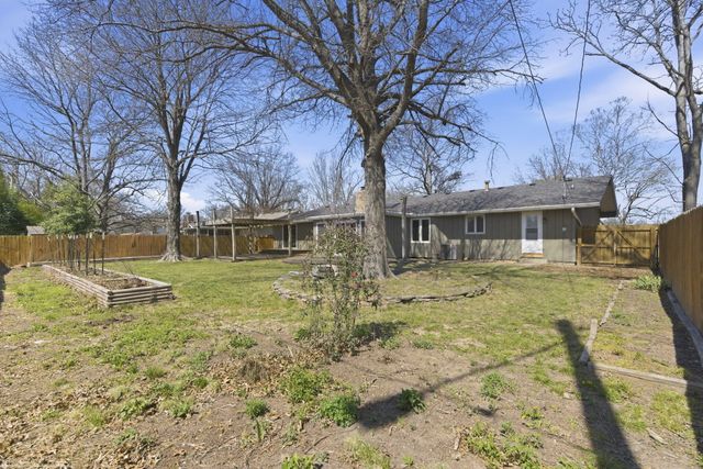 2466 E Cambridge Street, Springfield, MO 65804