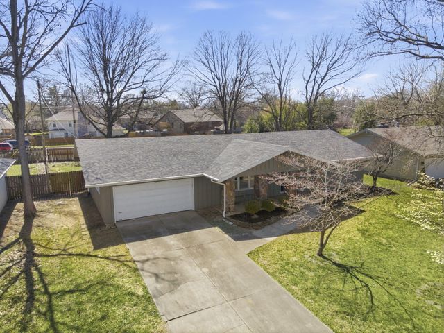 2466 E Cambridge Street, Springfield, MO 65804