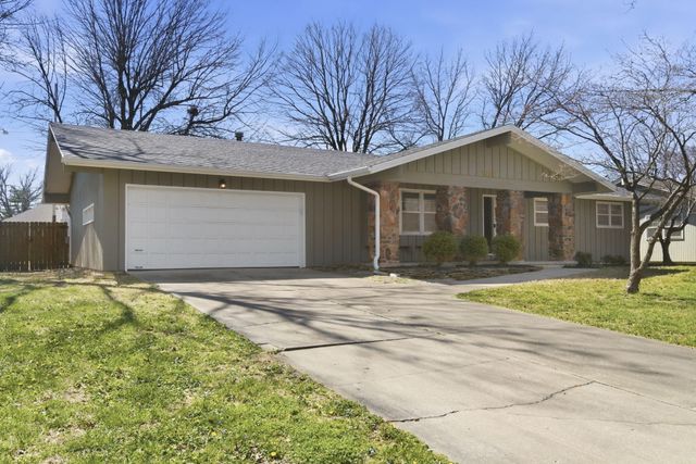 2466 E Cambridge Street, Springfield, MO 65804