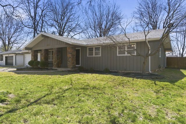 2466 E Cambridge Street, Springfield, MO 65804