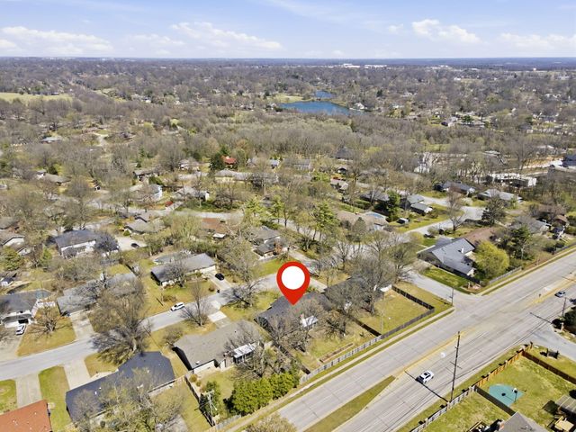 2466 E Cambridge Street, Springfield, MO 65804