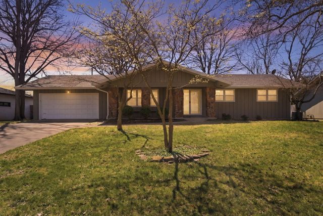 2466 E Cambridge Street, Springfield, MO 65804