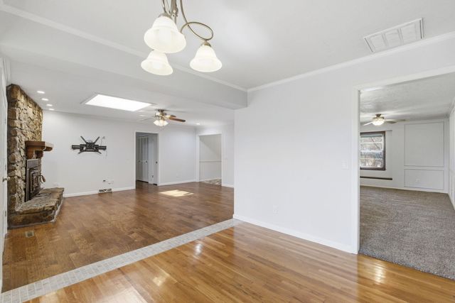 2466 E Cambridge Street, Springfield, MO 65804