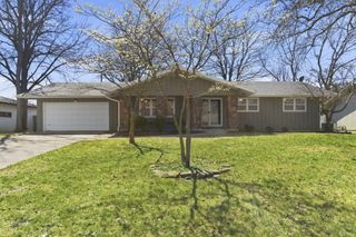 2466 E Cambridge Street, Springfield, MO 65804