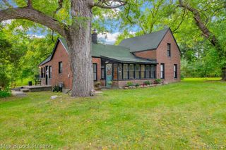 2860 Old Plank Road, Milford, MI 48381