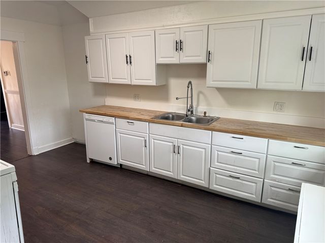 815 Braddock Rd, Forest Hills Boro, PA 15221