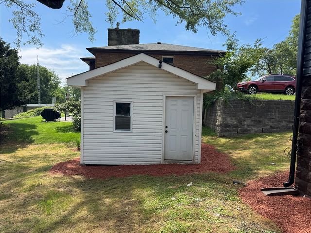 815 Braddock Rd, Forest Hills Boro, PA 15221