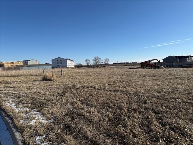 1180 Prairie Village Court, Waukee, IA 50263