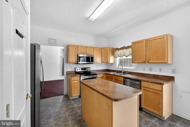 2 FOXFIELD CT, Bear, DE 19701