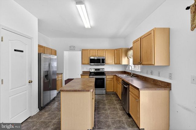 2 FOXFIELD CT, Bear, DE 19701