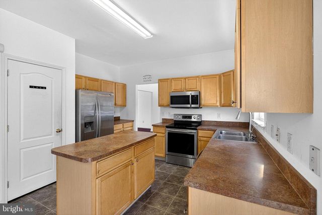 2 FOXFIELD CT, Bear, DE 19701