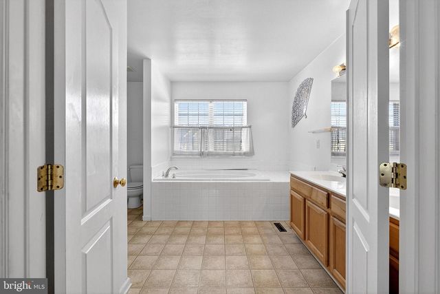 2 FOXFIELD CT, Bear, DE 19701