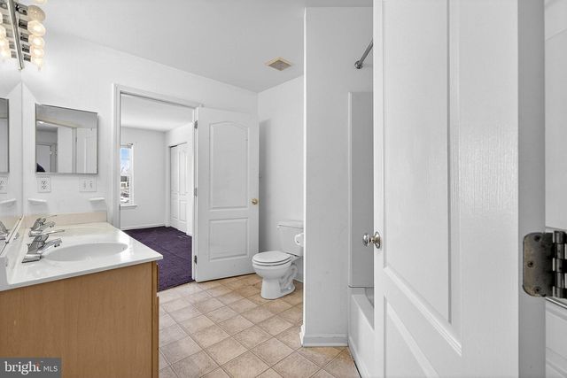 2 FOXFIELD CT, Bear, DE 19701