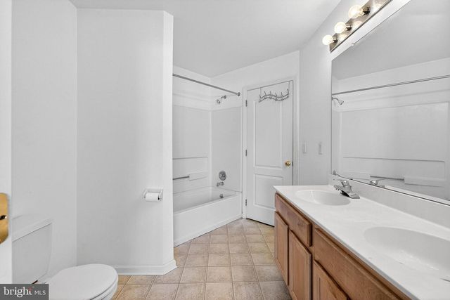 2 FOXFIELD CT, Bear, DE 19701