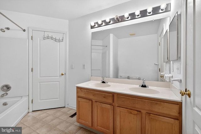 2 FOXFIELD CT, Bear, DE 19701