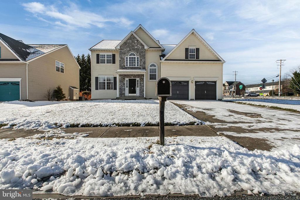 2 FOXFIELD CT, Bear, DE 19701