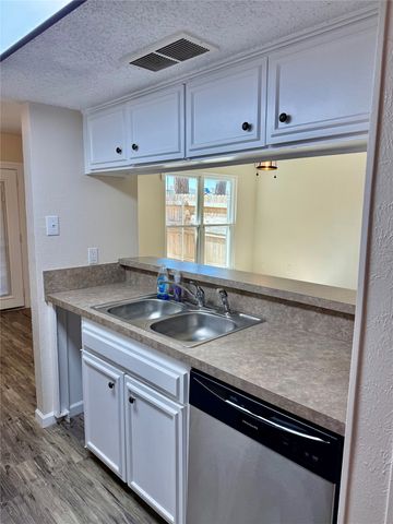 2114 Westmoor Place, Arlington, TX 76015