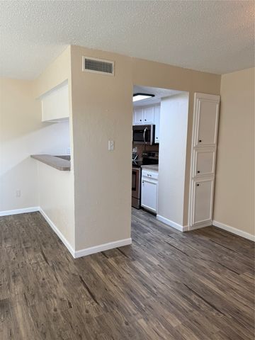 2114 Westmoor Place, Arlington, TX 76015