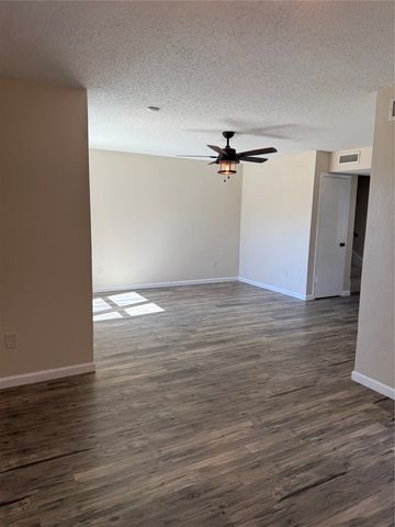 2114 Westmoor Place, Arlington, TX 76015