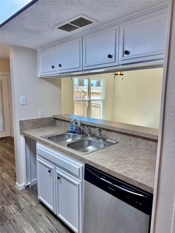 2114 Westmoor Place, Arlington, TX 76015