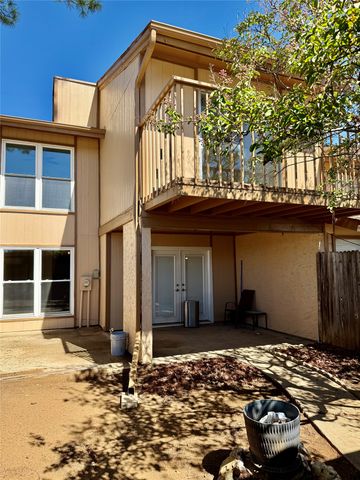 2114 Westmoor Place, Arlington, TX 76015