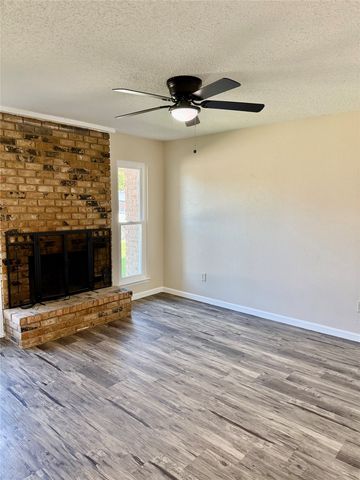 2114 Westmoor Place, Arlington, TX 76015