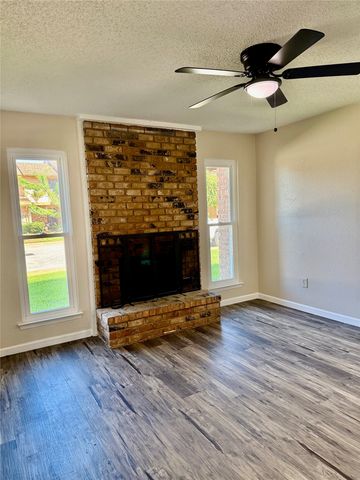 2114 Westmoor Place, Arlington, TX 76015