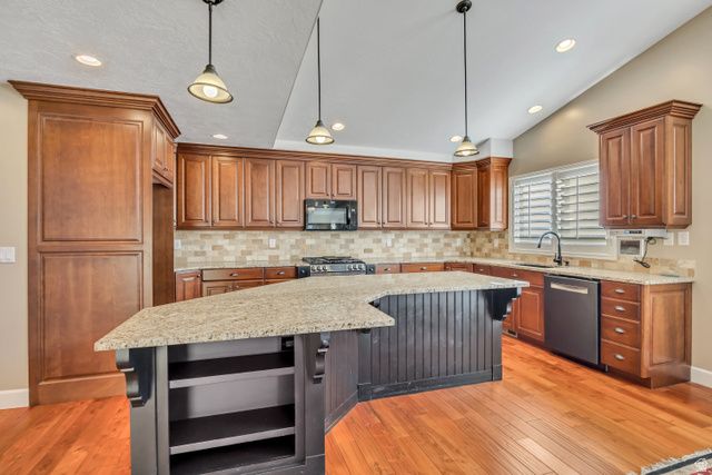 83 W 850 S, Centerville, UT 84014