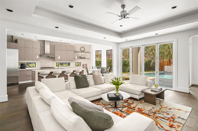 3703 Wroxton Road, West University Place, TX 77005