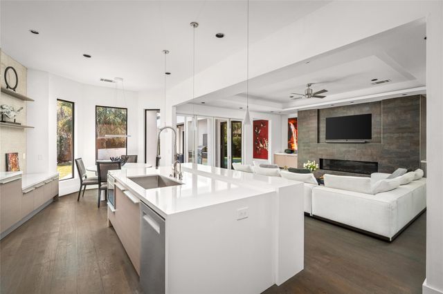 3703 Wroxton Road, West University Place, TX 77005