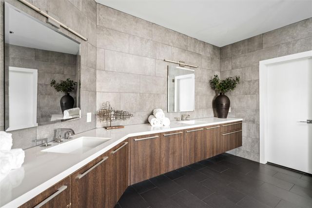 3703 Wroxton Road, West University Place, TX 77005