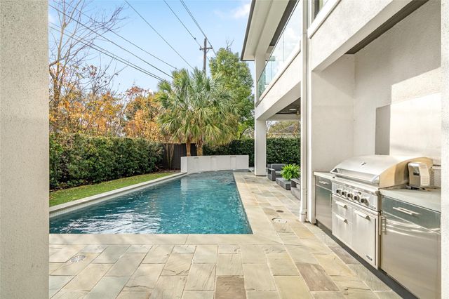 3703 Wroxton Road, West University Place, TX 77005