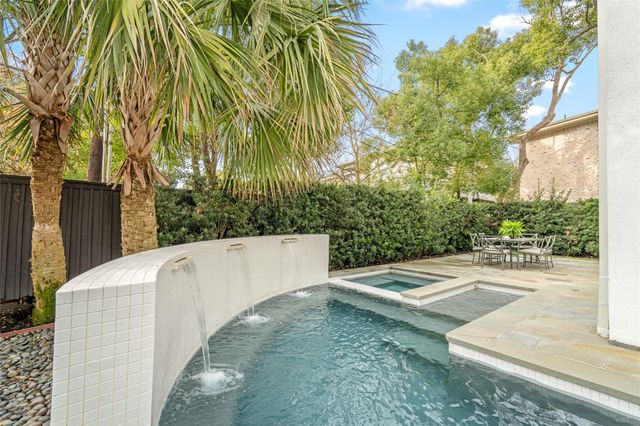 3703 Wroxton Road, West University Place, TX 77005