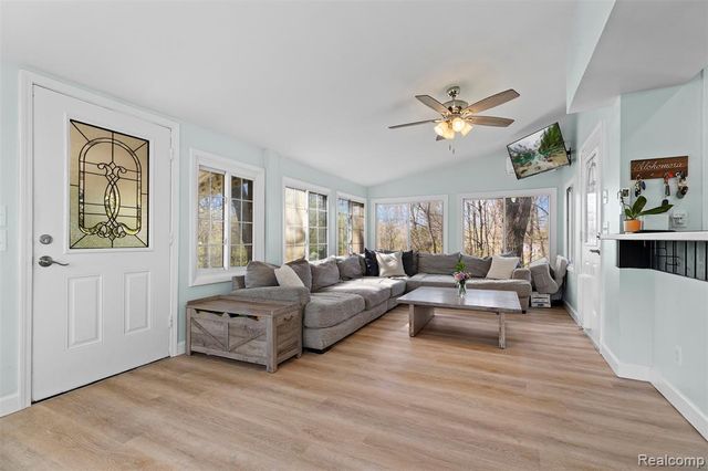 212 Brighton Lake Road, Brighton, MI 48116