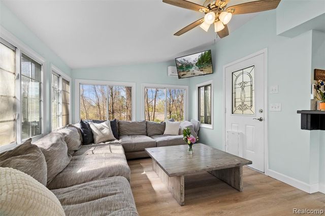 212 Brighton Lake Road, Brighton, MI 48116