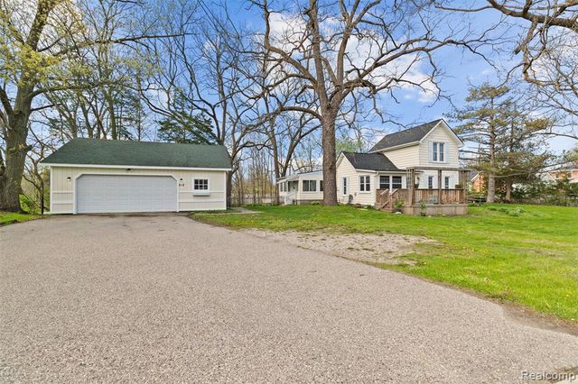212 Brighton Lake Road, Brighton, MI 48116