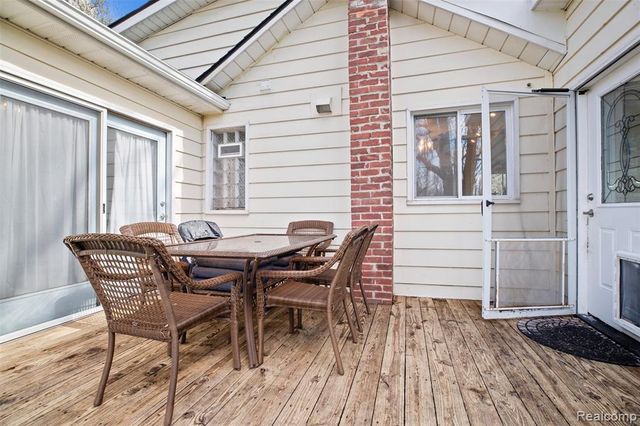 212 Brighton Lake Road, Brighton, MI 48116