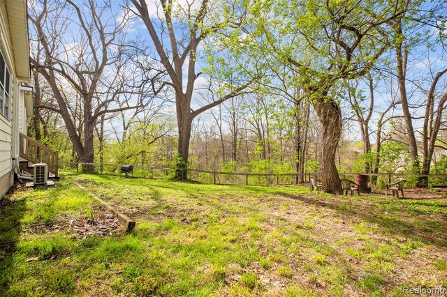 212 Brighton Lake Road, Brighton, MI 48116